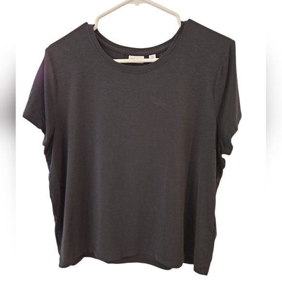 ARITZIA BABATON V-NECK CROPPED SHORT SLEEVE T-SHIRT. SIZE X-LARGE. - Picture 1 of 6